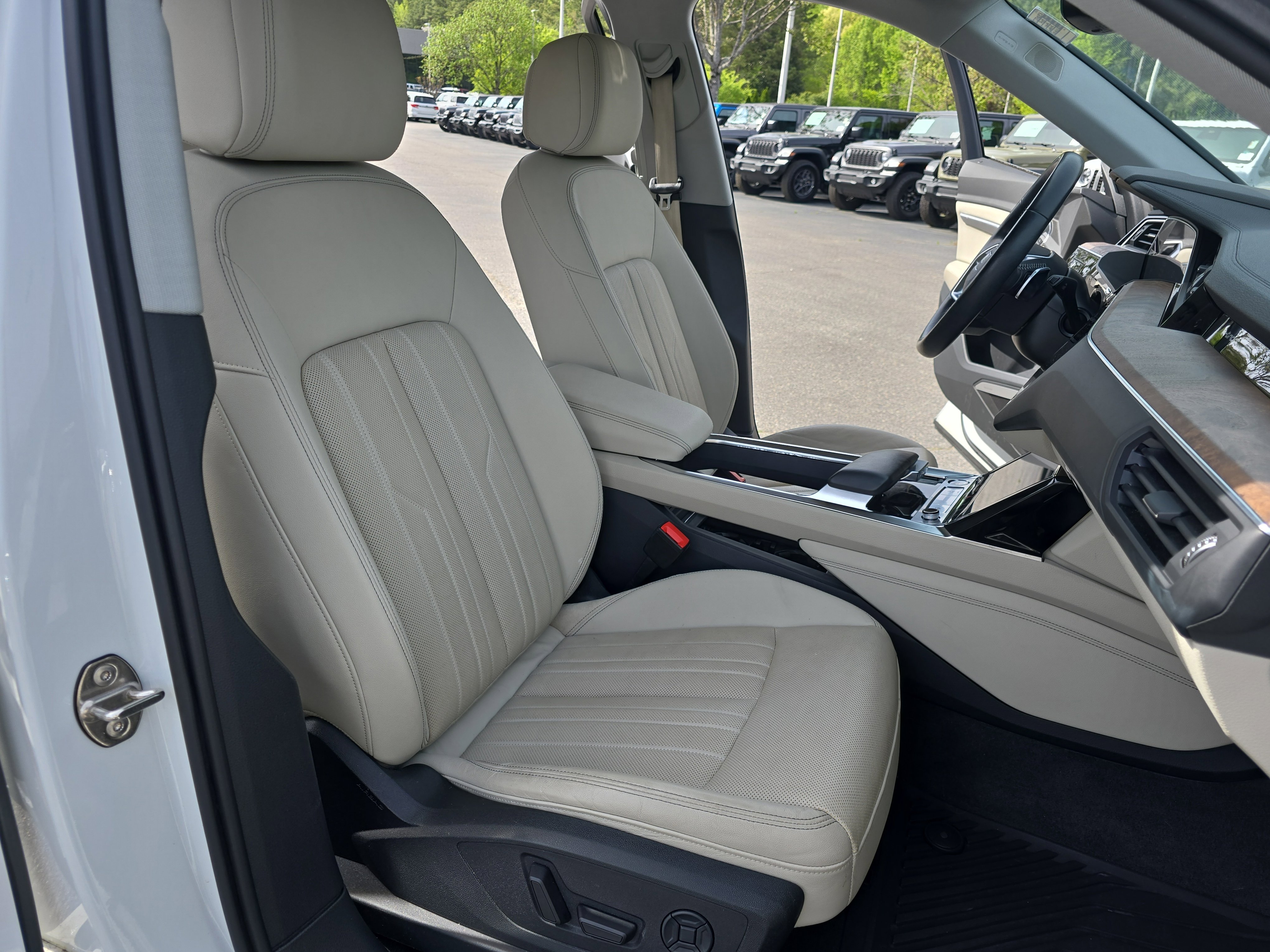 Used 2019 Audi e-tron Premium Plus AWD/4WD image 10