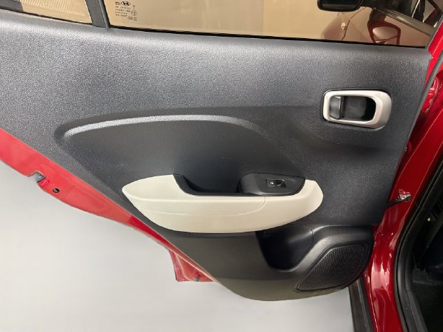 Used 2026 Hyundai Venue SEL FWD image 25