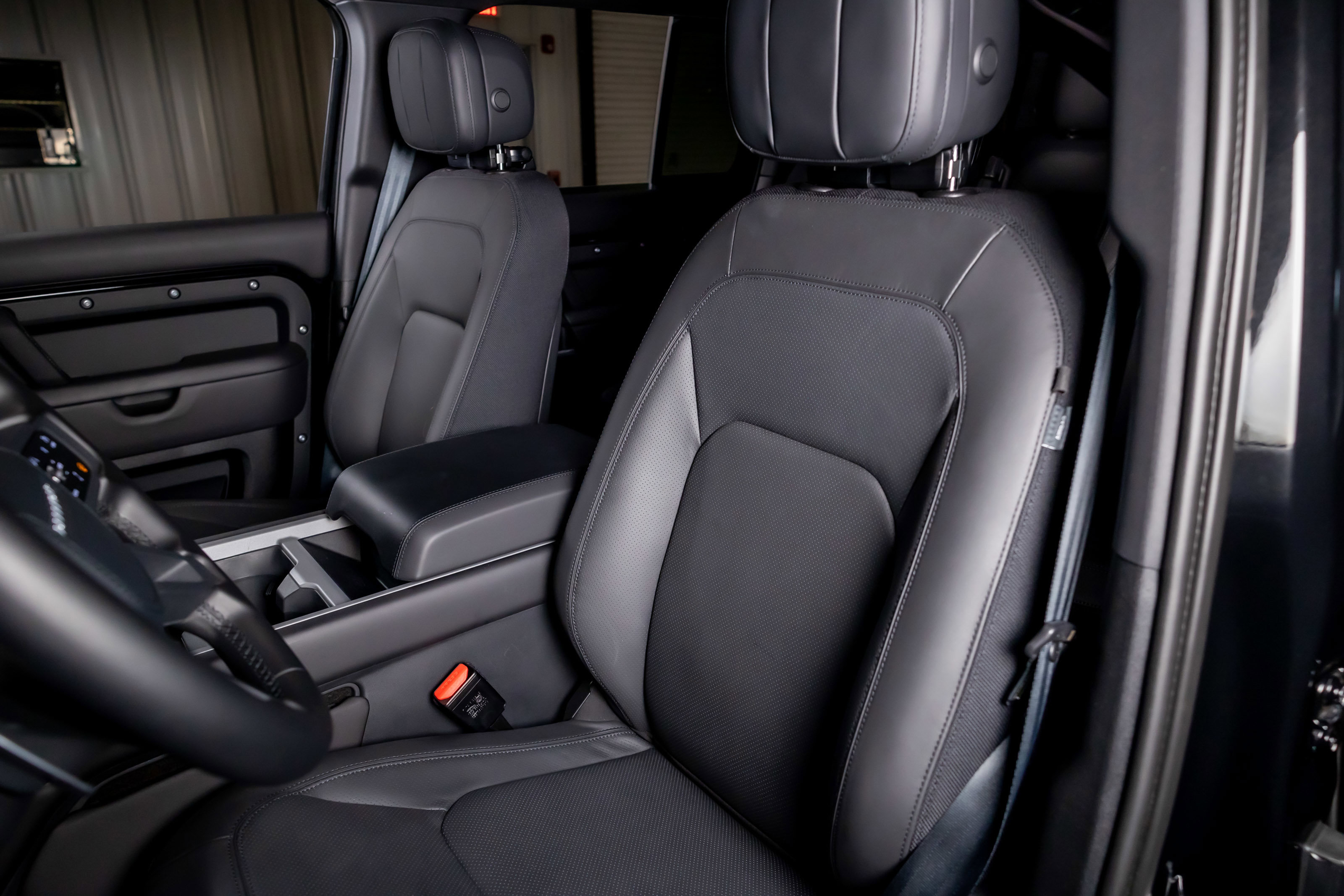 Used 2026 Land Rover Defender 130 V8 image 4