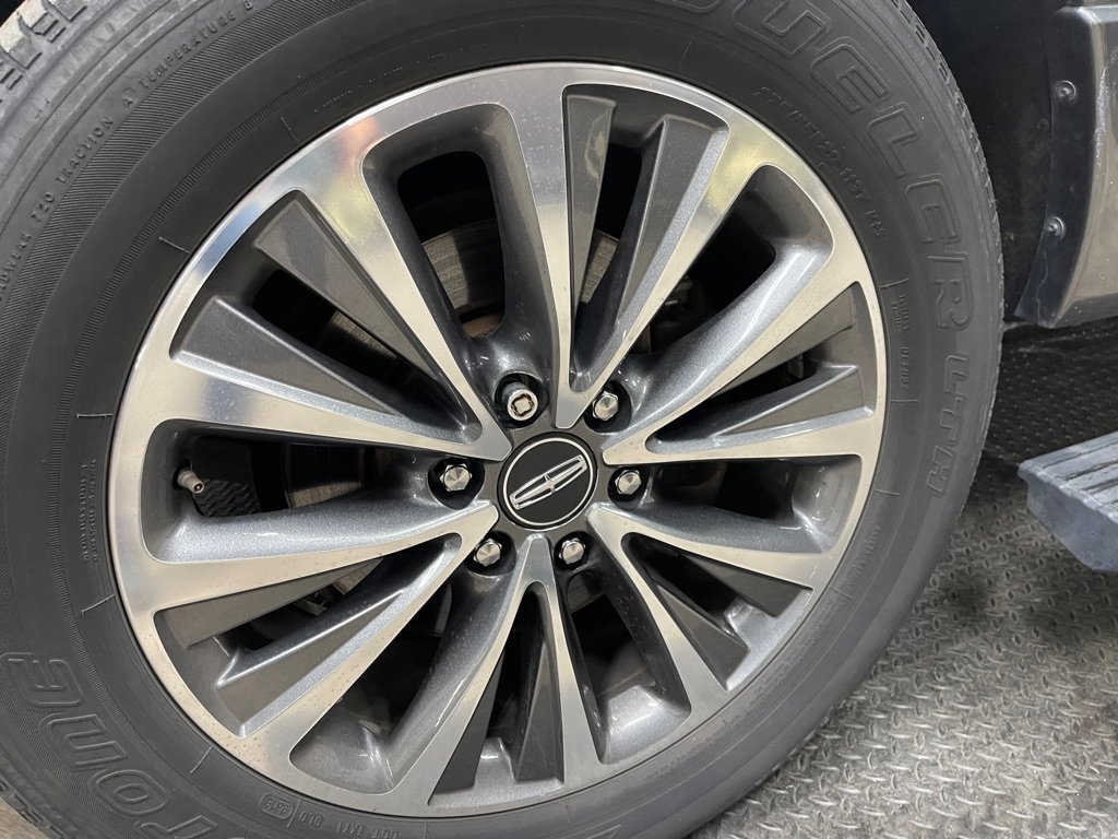 Used 2016 Lincoln Navigator Select RWD image 40