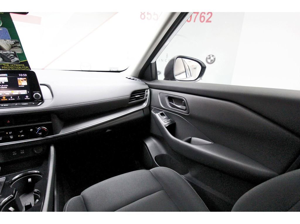 Used 2024 Nissan Rogue S image 8