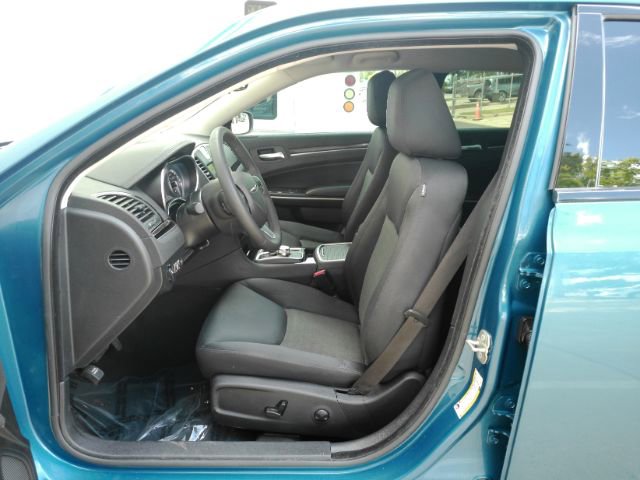 Used 2023 Chrysler 300 Touring w/ Sport Appearance Package image 12