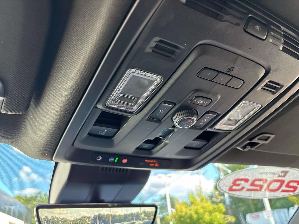 Used 2023 GMC Yukon Denali Ultimate AWD/4WD image 34