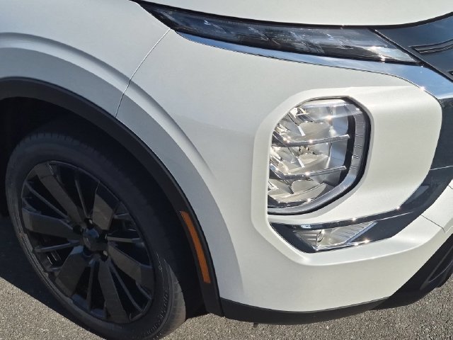 New 2026 Mitsubishi Outlander LE FWD image 9