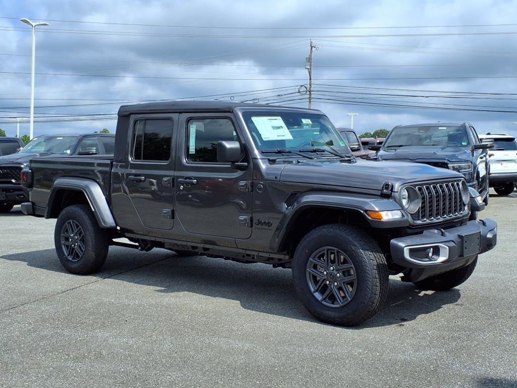 New 2025 Jeep Gladiator Sport image 2