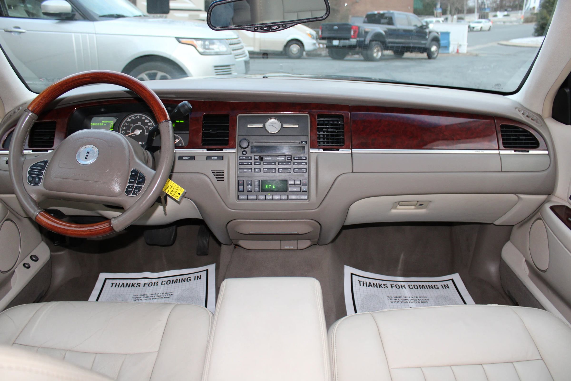 Used 2003 Lincoln Town Car Signature image 12