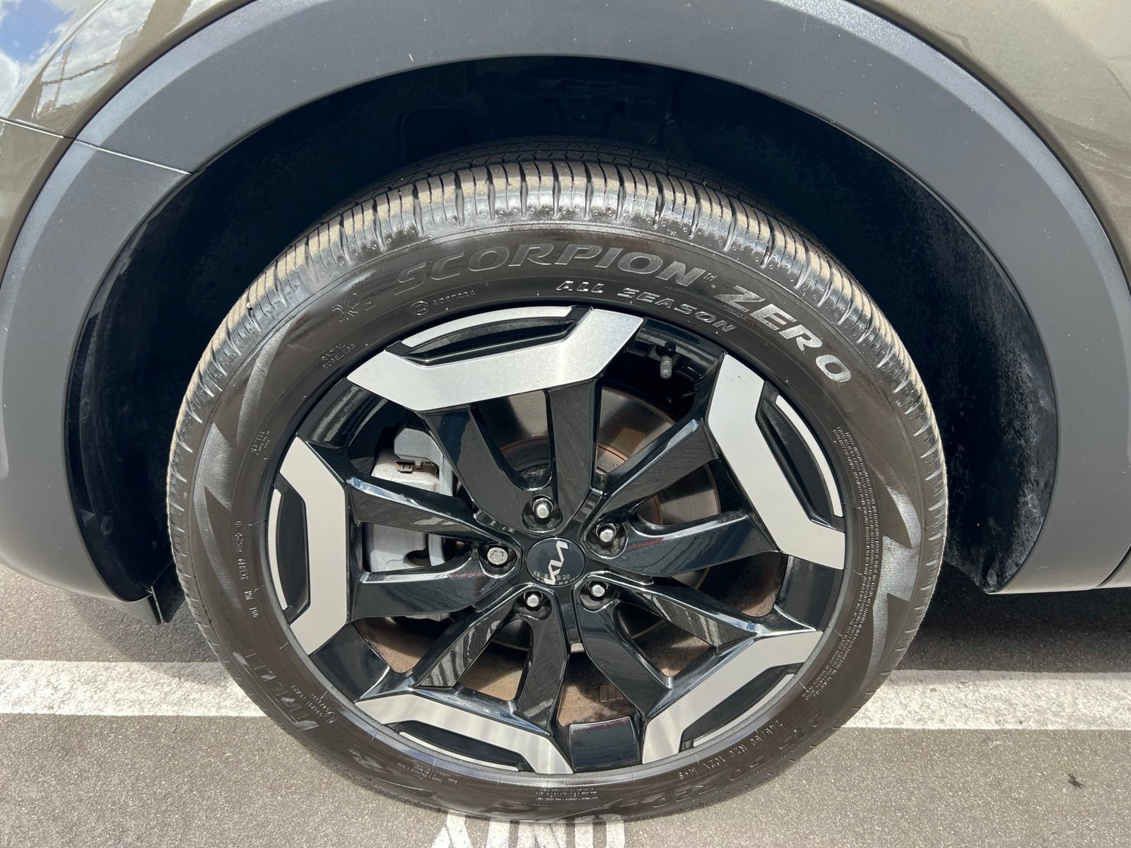 Used 2025 Kia Telluride EX w/ EX Captain's Chair Package FWD image 18