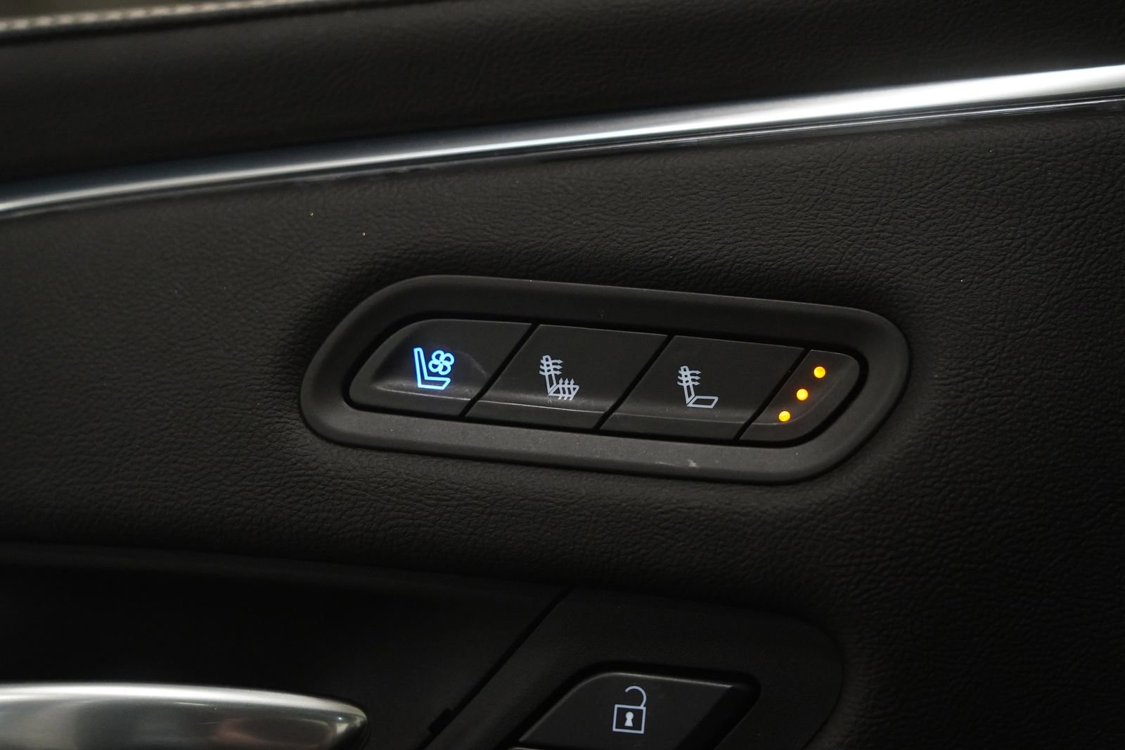 Used 2021 Cadillac Escalade ESV Premium Luxury w/ Driver Assist Tech Package image 32