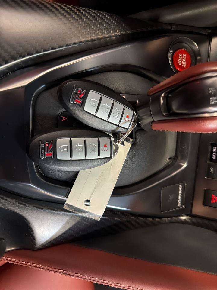 Used 2018 Nissan GT-R Premium w/ Premium Interior Package AWD/4WD image 21