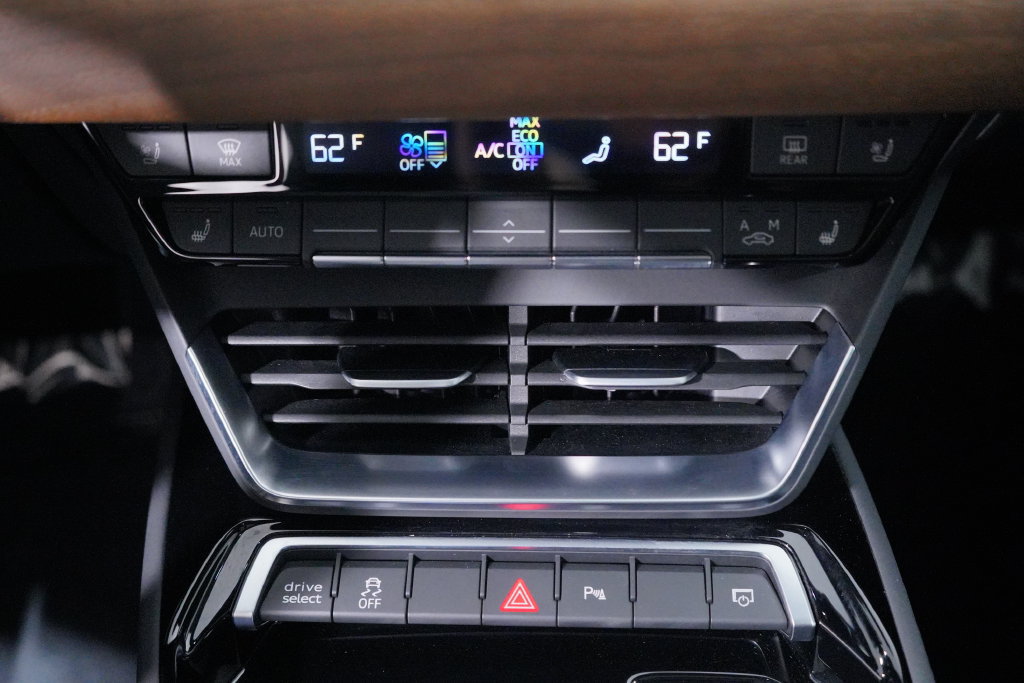 Used 2023 Audi e-tron GT Premium Plus AWD/4WD image 18