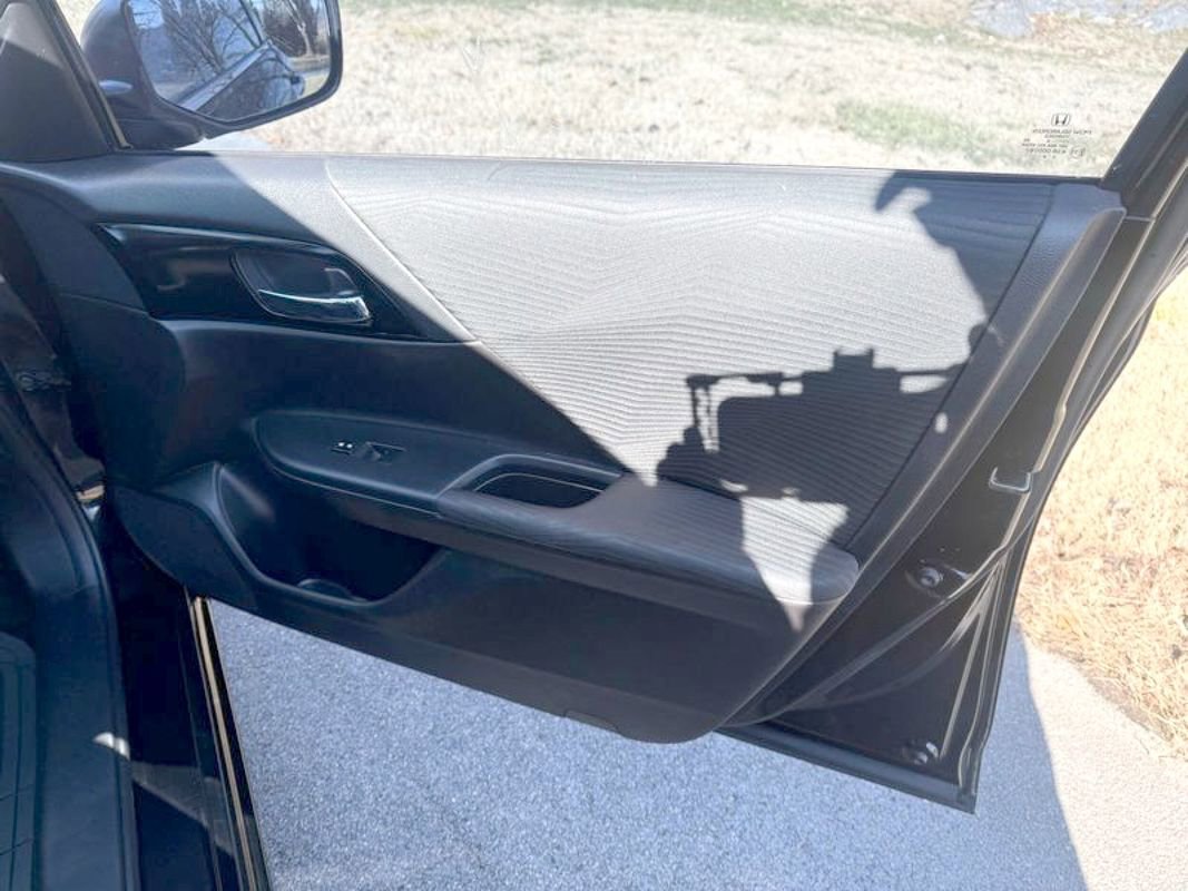 Used 2016 Honda Accord LX image 33