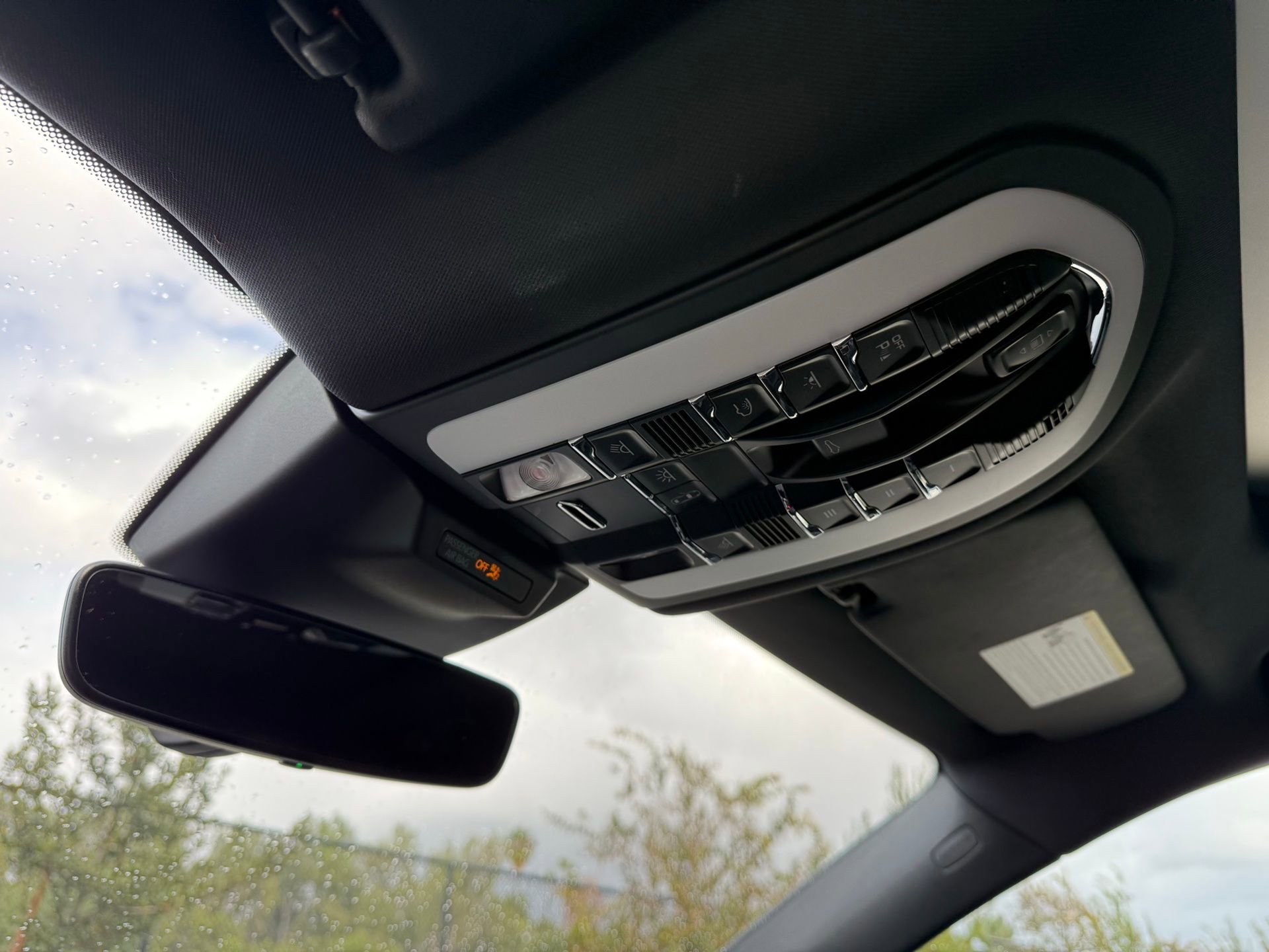 Certified 2024 Porsche Macan image 17