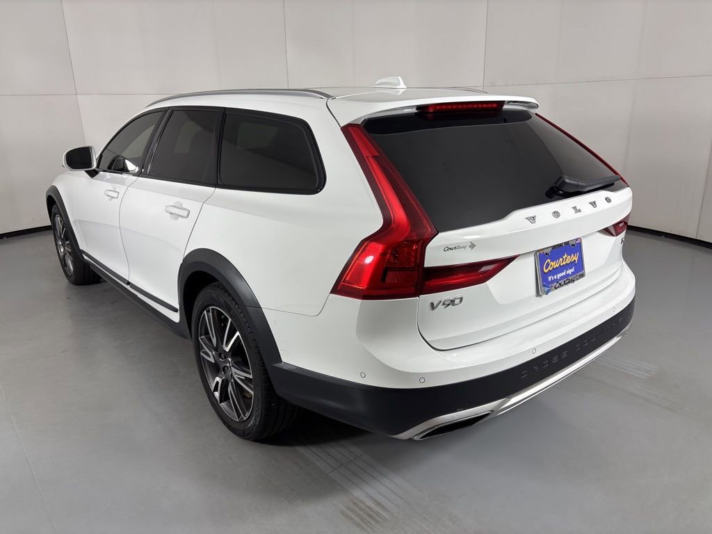 Used 2018 Volvo V90 T6 Cross Country w/ Convenience Package image 6
