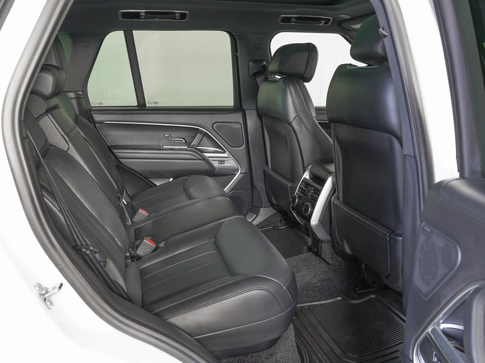 Used 2025 Land Rover Range Rover SE image 10