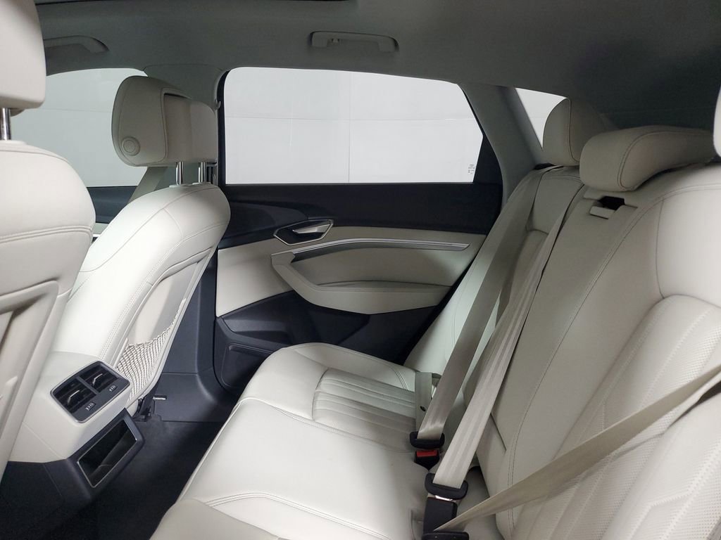 Used 2024 Audi Q8 e-tron Premium Plus w/ Premium Plus Package image 11