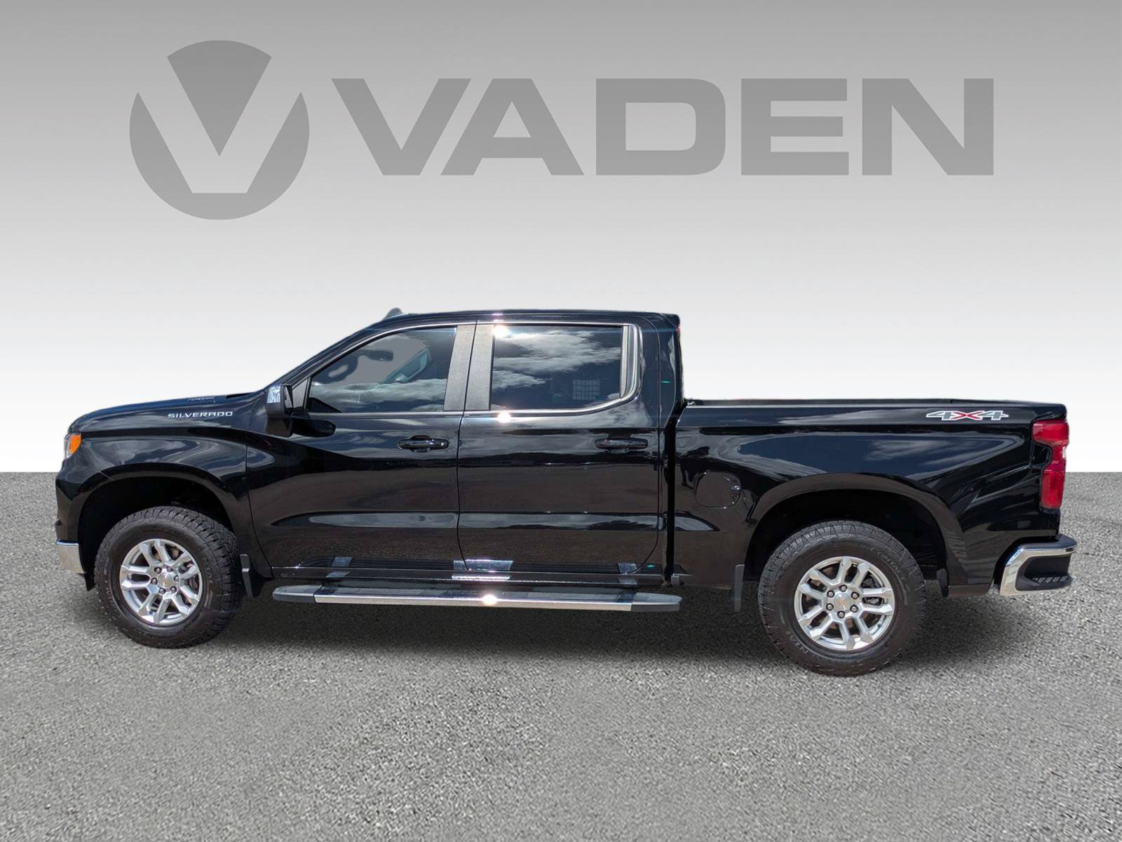 Used 2025 Chevrolet Silverado 1500 LT AWD/4WD image 27