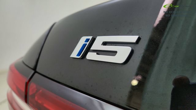 Used 2024 BMW i5 eDrive40i w/ Convenience Package RWD image 18