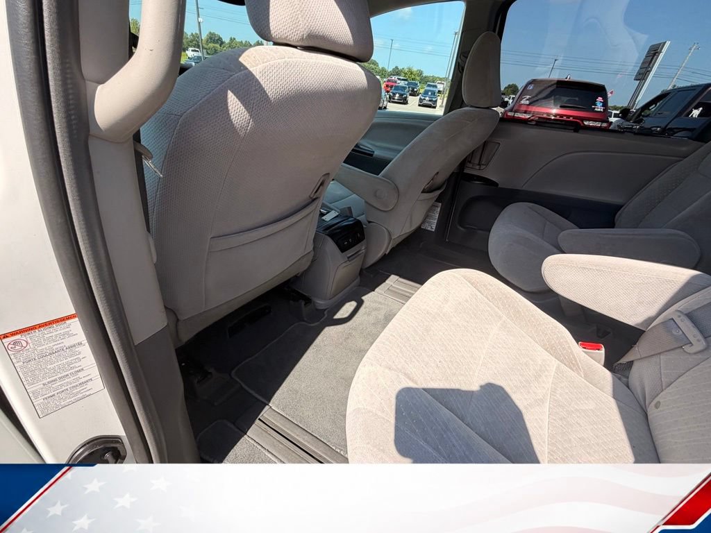 Used 2019 Toyota Sienna LE FWD image 17