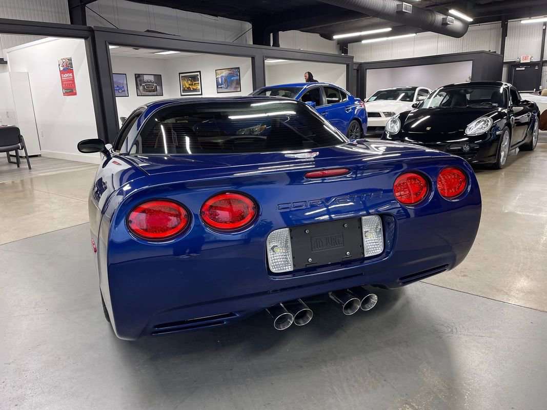 Used 2004 Chevrolet Corvette Coupe w/ Preferred Equipment Group image 10