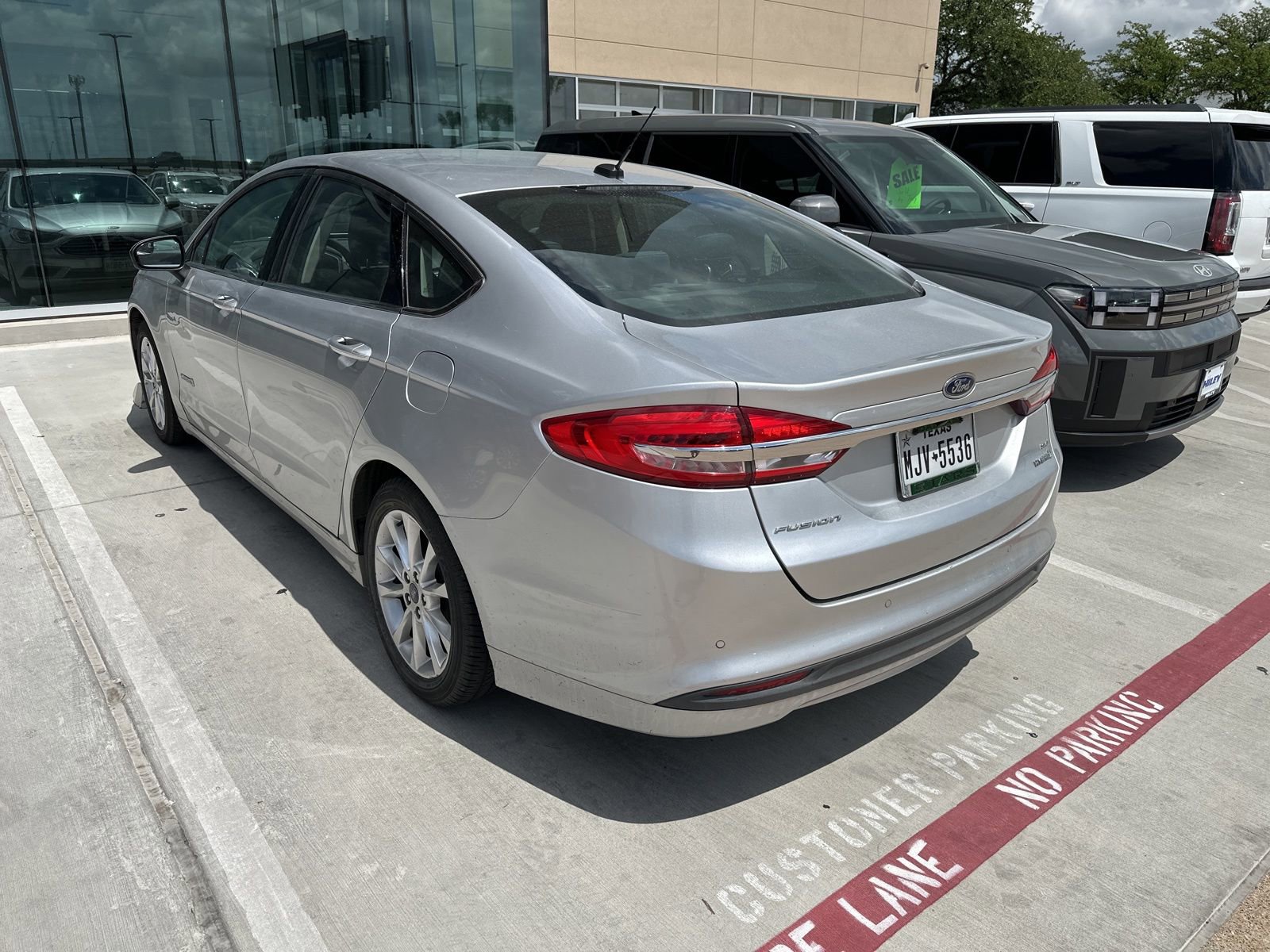 Used 2017 Ford Fusion SE image 6