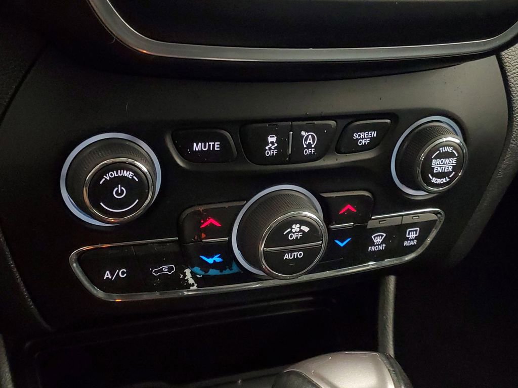 Used 2021 Jeep Cherokee Latitude Lux w/ Sun & Sound Group image 20