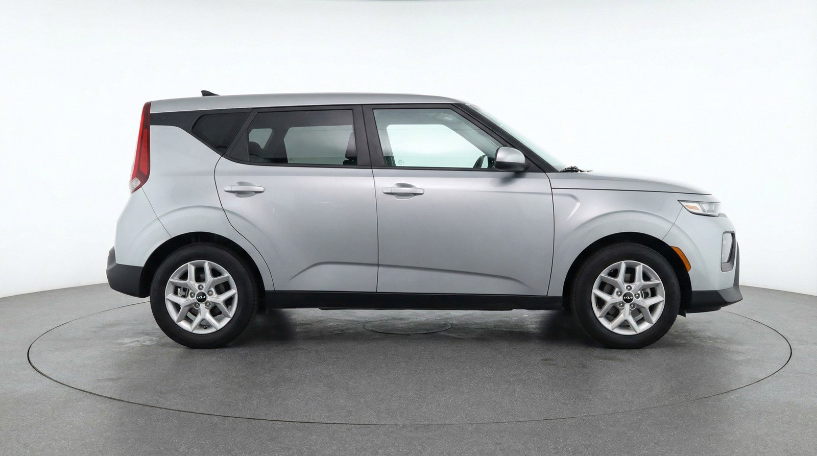 Used 2025 Kia Soul LX w/ LX Technology Package FWD image 11