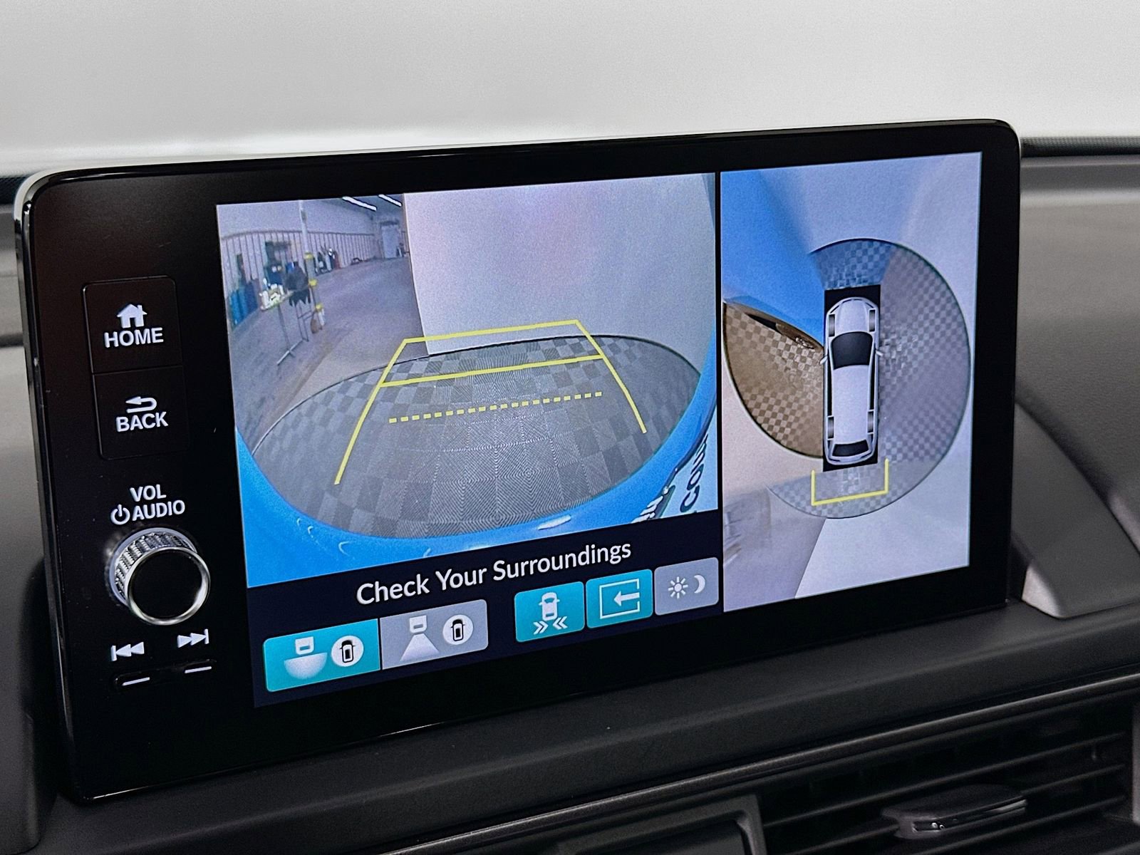 Used 2025 Honda Pilot TrailSport image 13