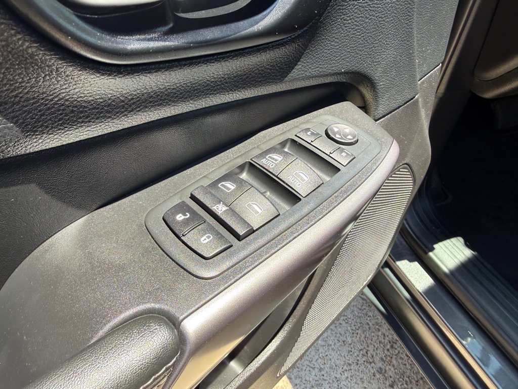 Used 2021 Jeep Cherokee Latitude Lux w/ Sun & Sound Group FWD image 21