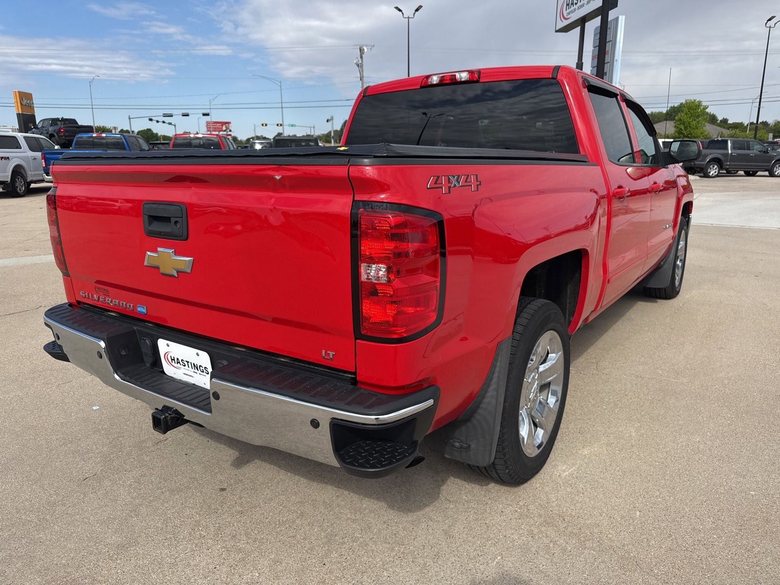 Used 2018 Chevrolet Silverado 1500 LT w/ LT Eassist Package AWD/4WD image 7