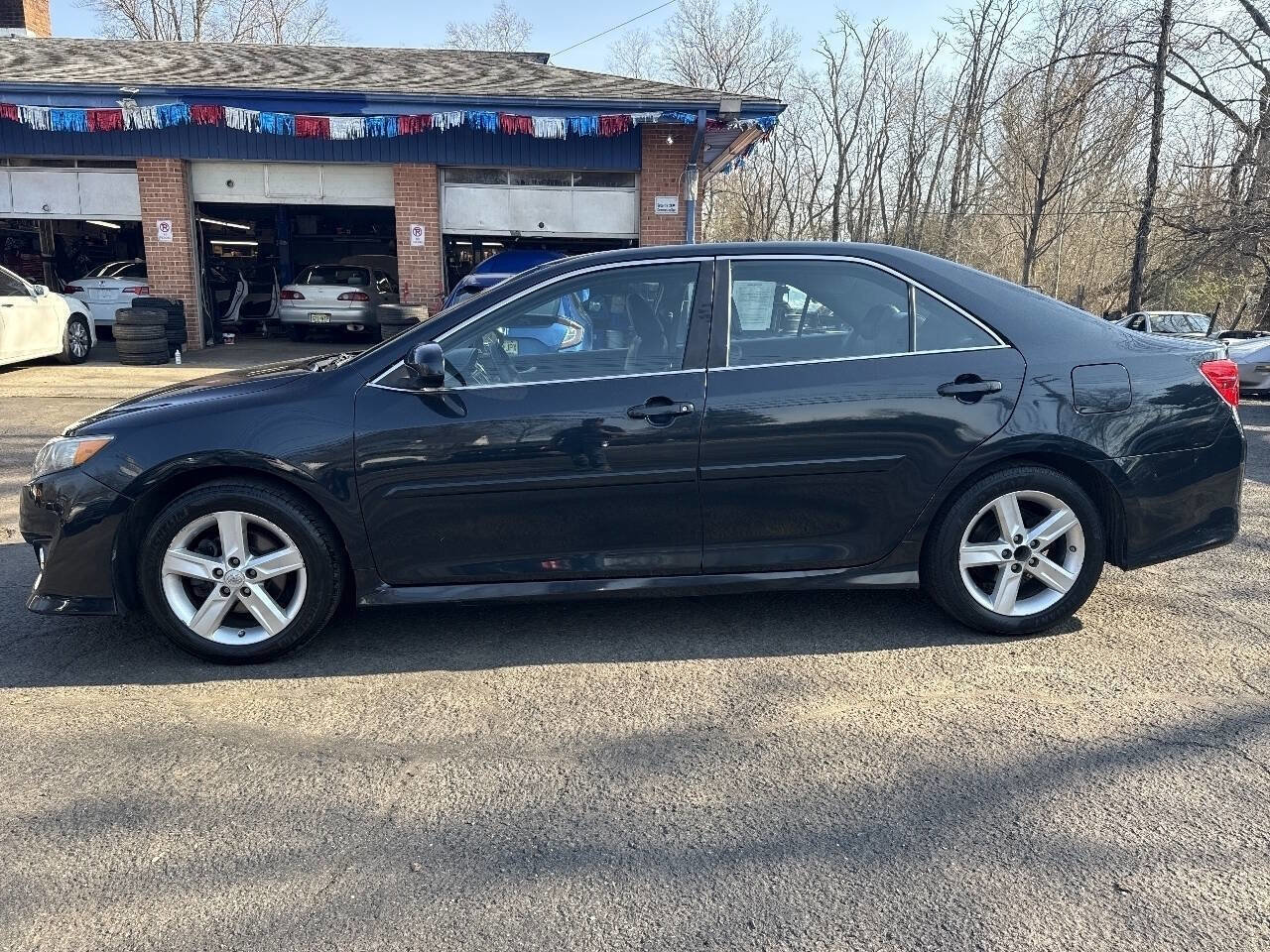 Used 2014 Toyota Camry SE FWD image 6