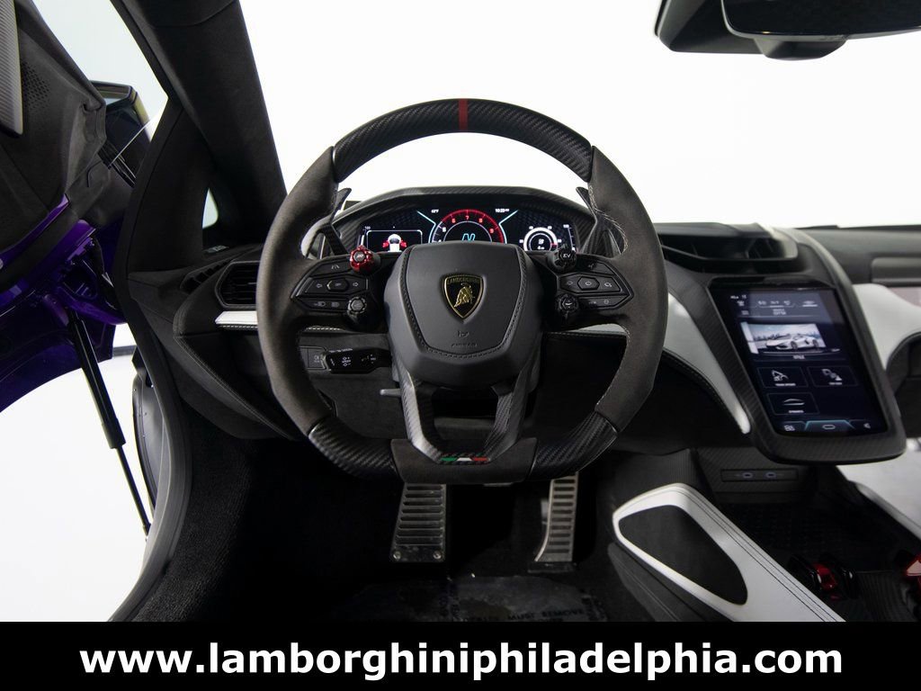 Used 2024 Lamborghini Revuelto image 16