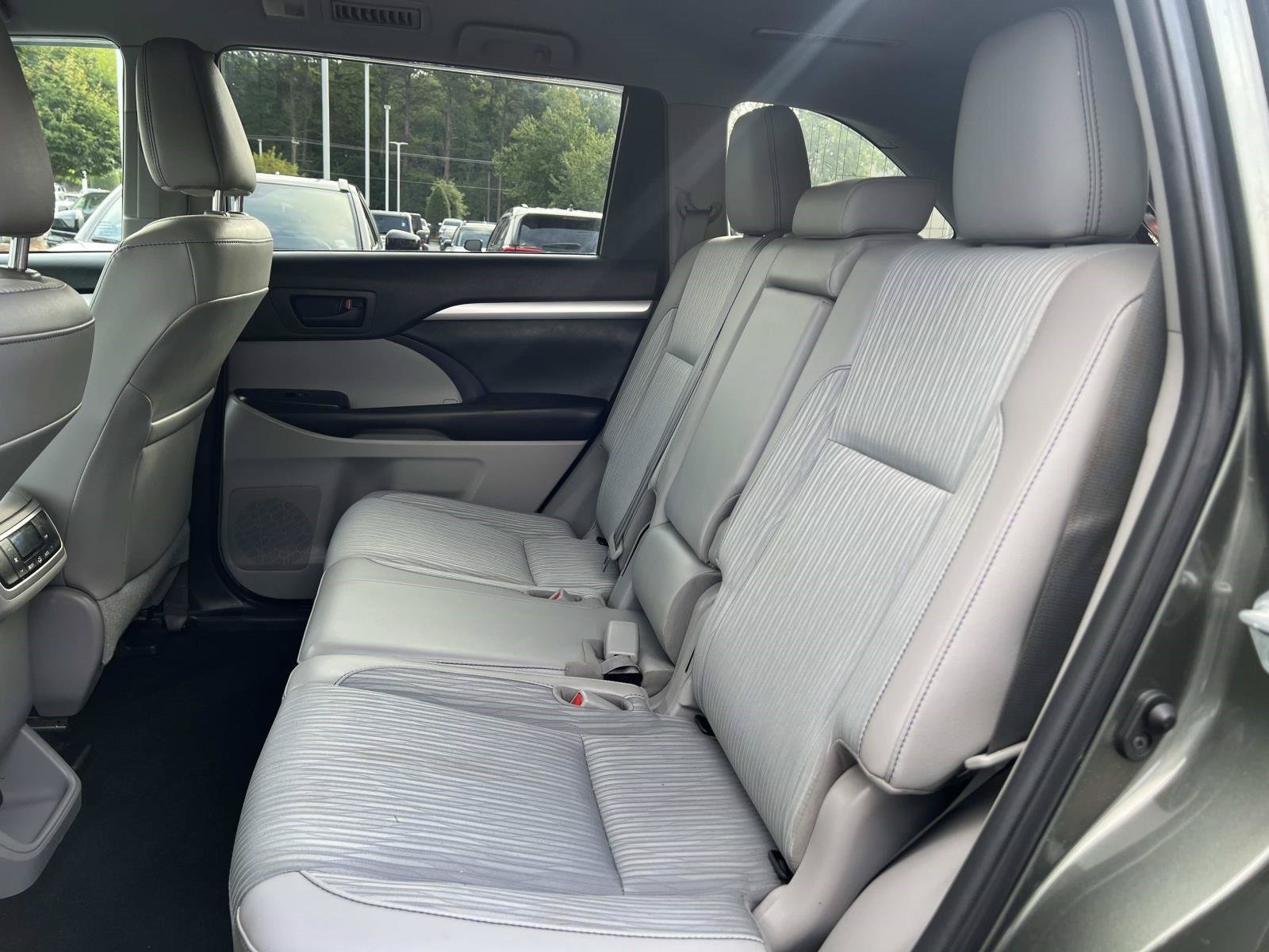 Used 2019 Toyota Highlander Plus FWD image 13