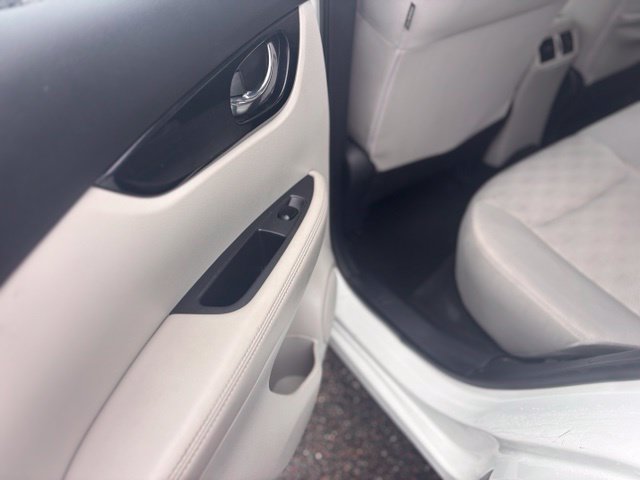 Used 2018 Nissan Rogue Sport SV w/ SV Technology Package FWD image 21