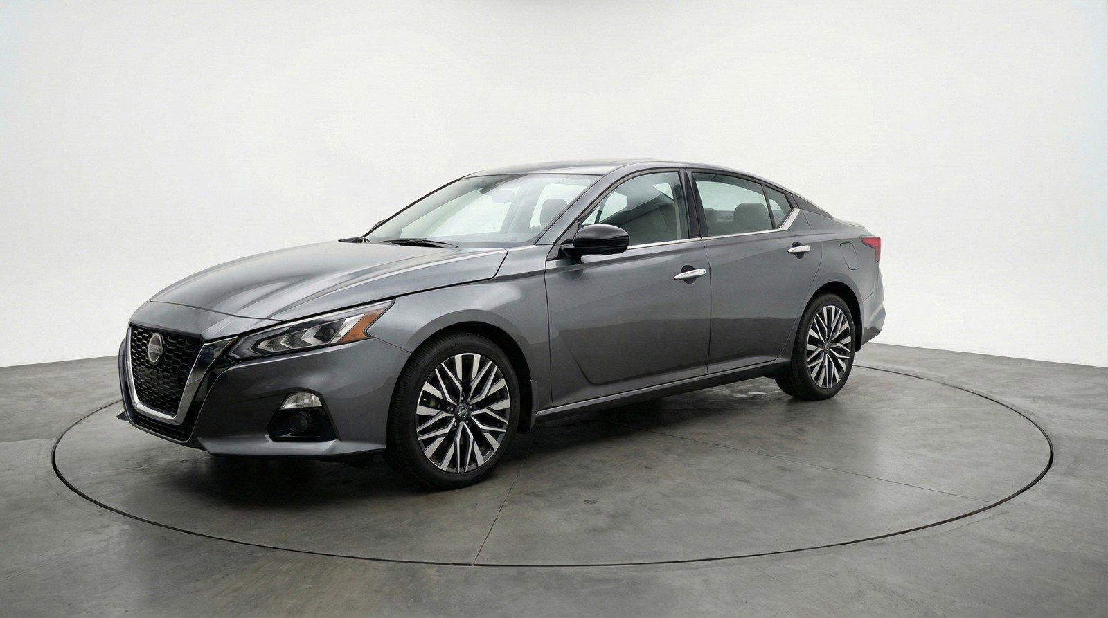 Used 2025 Nissan Altima 2.5 SV image 3