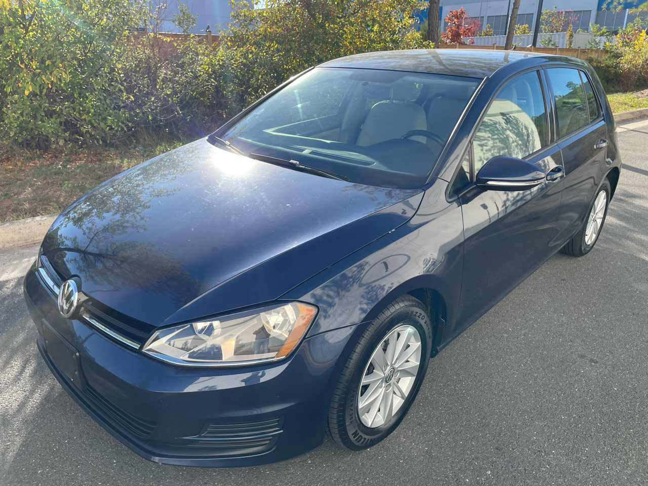 Used 2015 Volkswagen Golf S image 2
