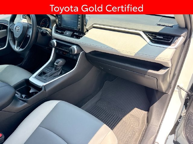 Certified 2021 Toyota RAV4 XLE Premium AWD/4WD image 31