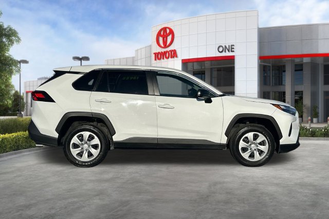 Used 2025 Toyota RAV4 LE AWD/4WD image 3