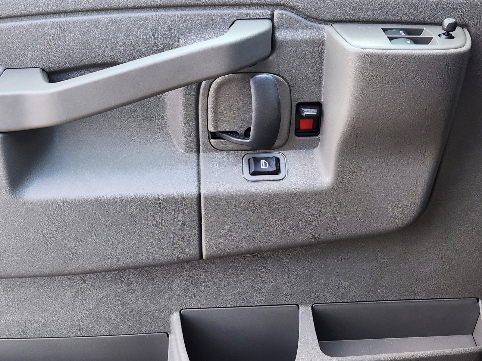 New 2025 GMC Savana 2500 Extended w/ Driver Convenience Package image 18