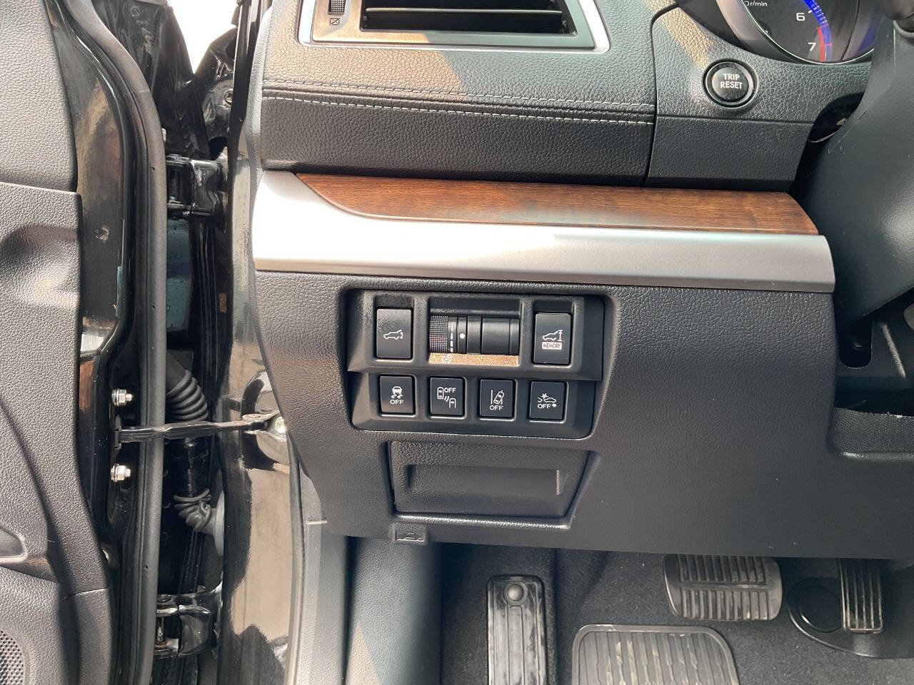 Used 2018 Subaru Outback 3.6R Limited AWD/4WD image 16