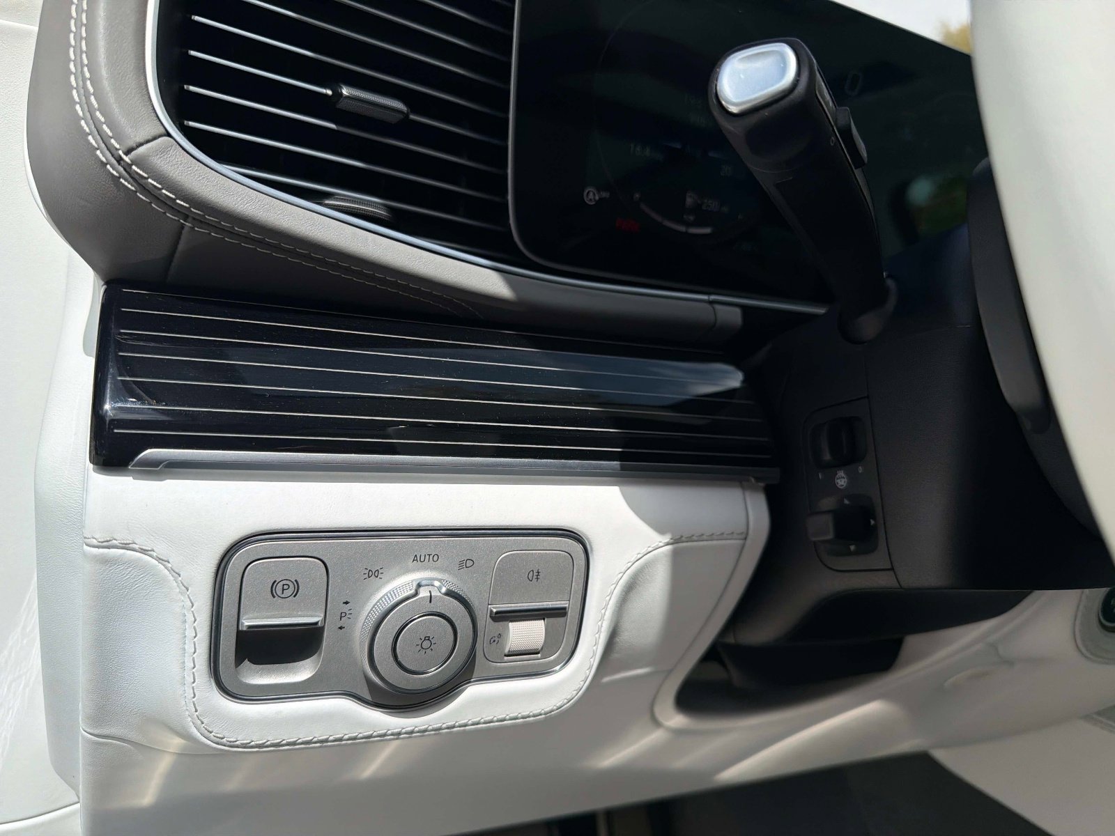 Used 2023 Mercedes-Benz Maybach GLS 600 4MATIC image 52