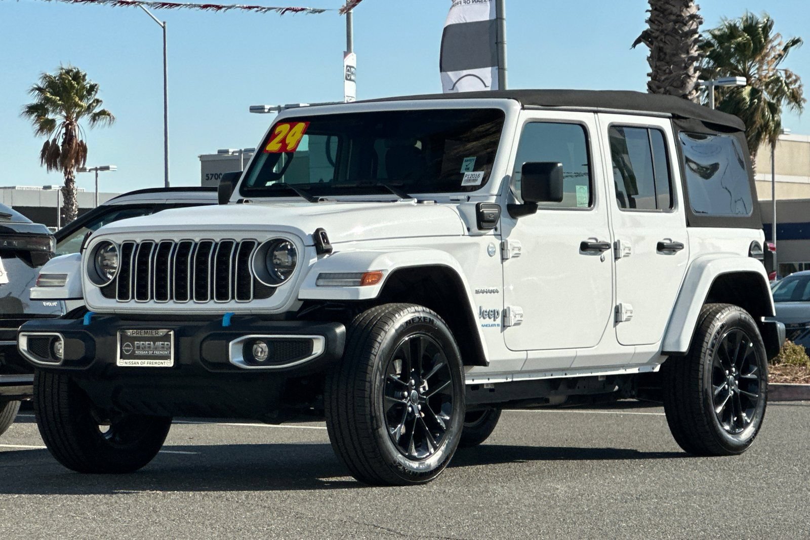 Used 2024 Jeep Wrangler Unlimited Sahara AWD/4WD image 8