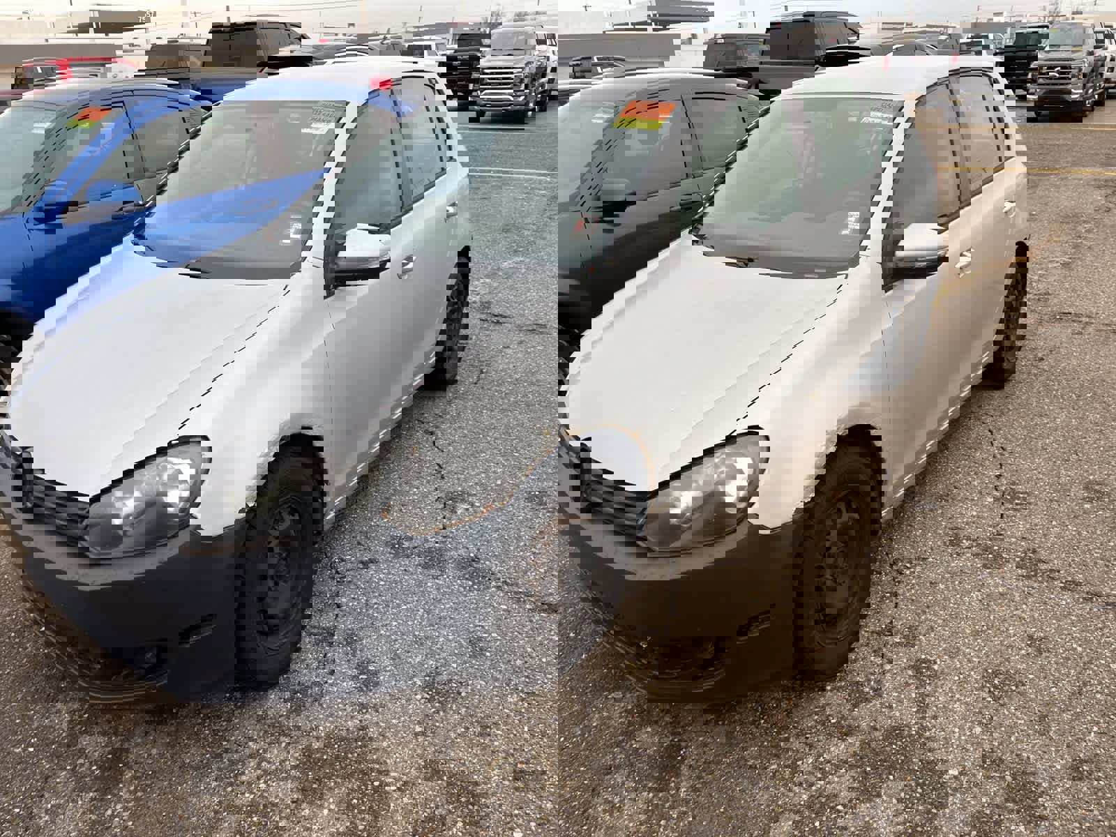 Used 2010 Volkswagen Golf 4-Door image 4