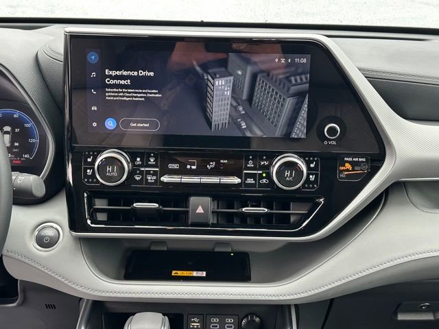 Certified 2025 Toyota Highlander Platinum image 19