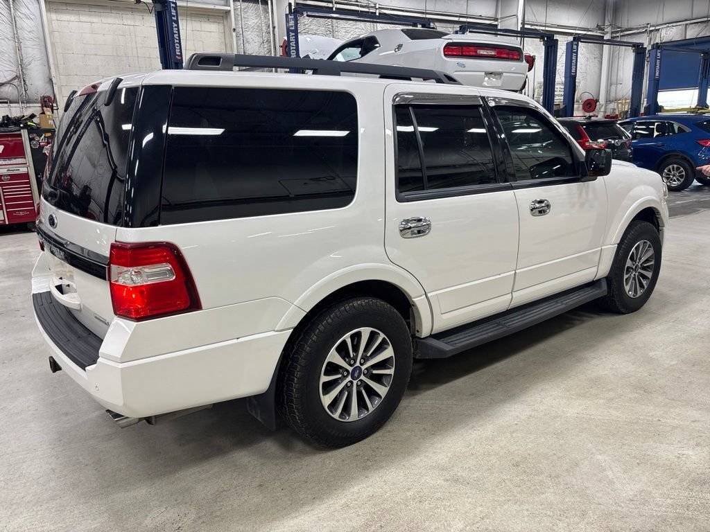 Used 2016 Ford Expedition XLT w/ Equipment Group 202A AWD/4WD image 9