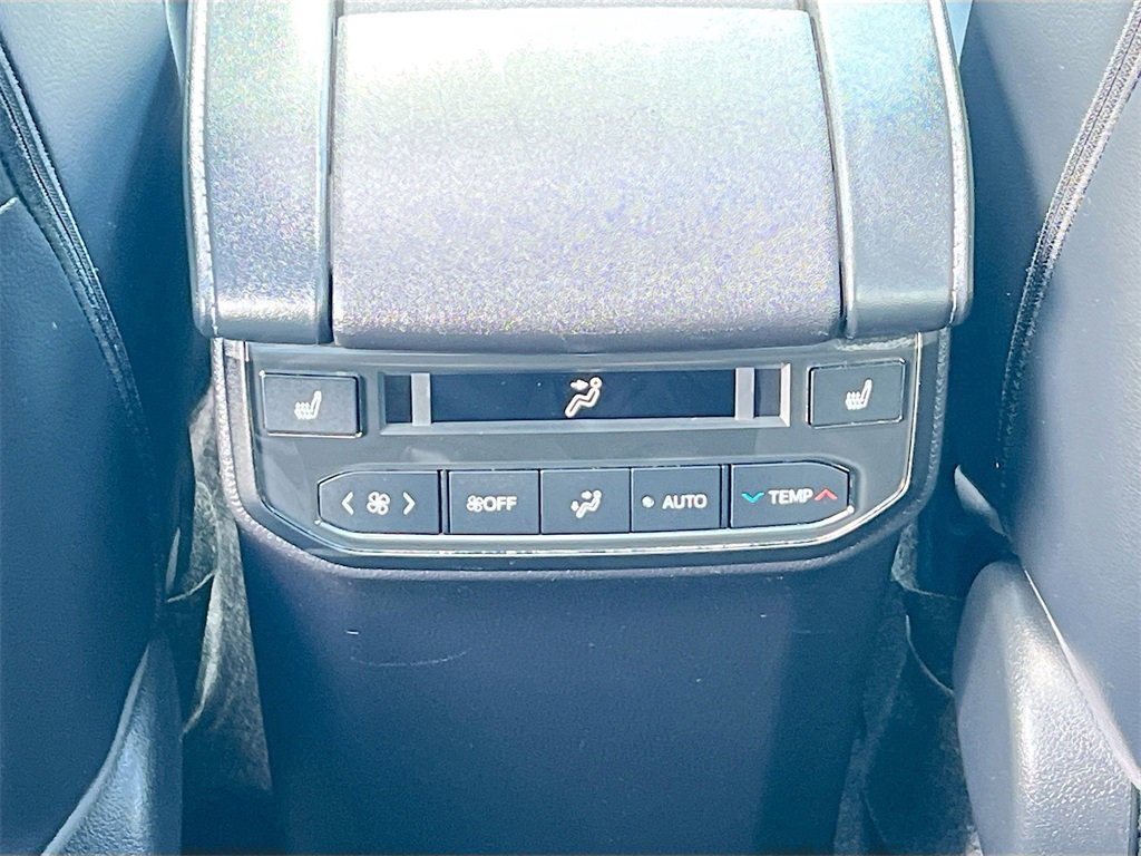 Used 2023 Toyota Highlander Platinum image 25