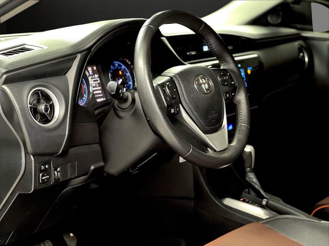 Used 2018 Toyota Corolla SE FWD image 9