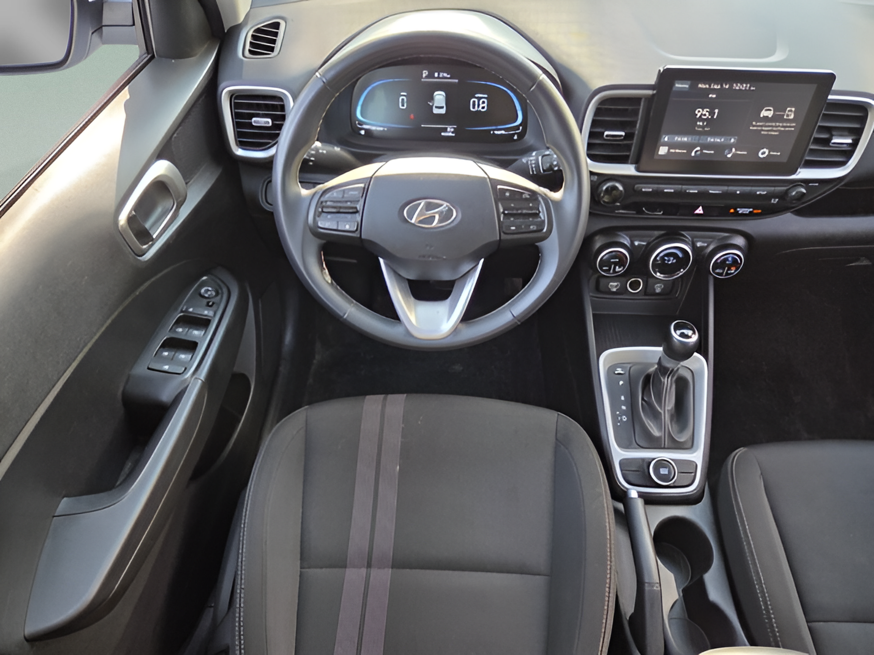 Used 2025 Hyundai Venue SEL FWD image 13