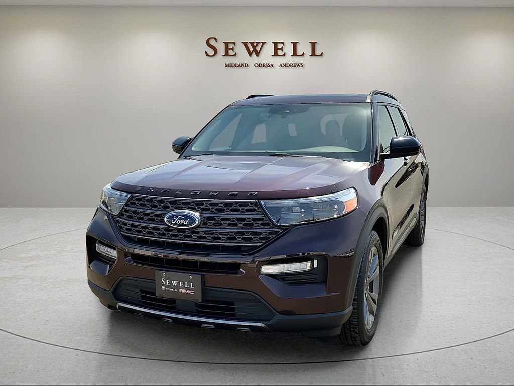 Used 2022 Ford Explorer XLT w/ Equipment Group 202A image 1