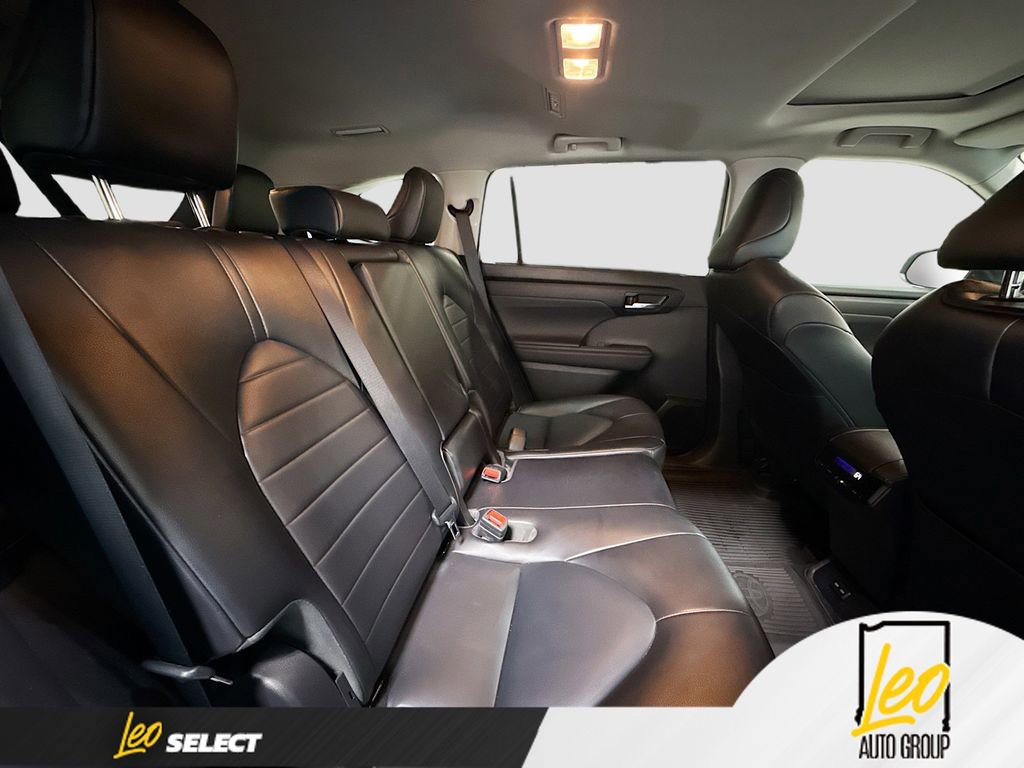 Used 2022 Toyota Highlander XLE image 29