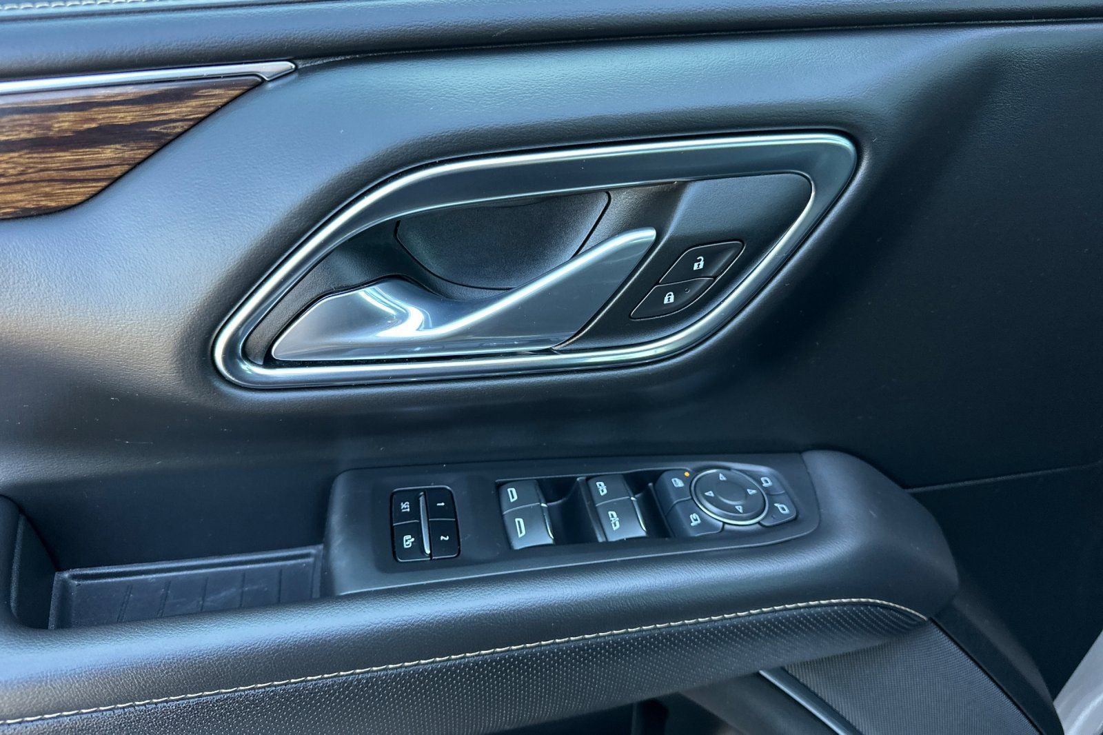 Used 2024 Chevrolet Tahoe Premier AWD/4WD image 11